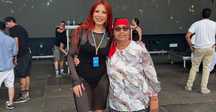elena gheorghe show incendiar alaturi de tanti mioara de la varbilau la electric castle m am bucurat sa vad publicul dansand in hore 68821812589e3