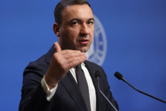 exclusiv ministrul bogdan ivan confirma ca guvernul vrea sa blocheze transferurile si detasarile intre institutii 6887d3c251934