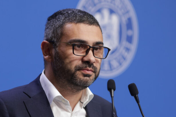 exclusiv raspunsul ministrului florin manole pentru o pensionara care s a plans ca nu i s a indexat pensia si trebuie sa plateasca si cass 68741c0adf3aa