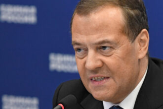 fostul presedinte rus dmitri medvedev il indeamna pe putin la lovituri preventive asupra occidentului 687b1a7088c49