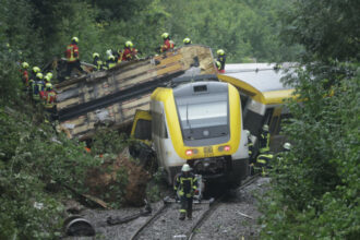 germania un tren cu 100 de pasageri a deraiat informatii contradictorii cu privire la victime 68868be90517e