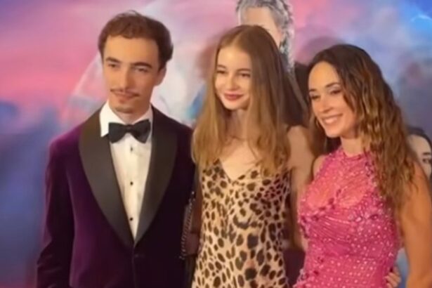 irina columbeanu si violeta marin banica aparitii surpriza alaturi de andra gogan la lansarea celui de al treilea film sirenele legenda coroanei e nebunie vara a 68776e8fdb990