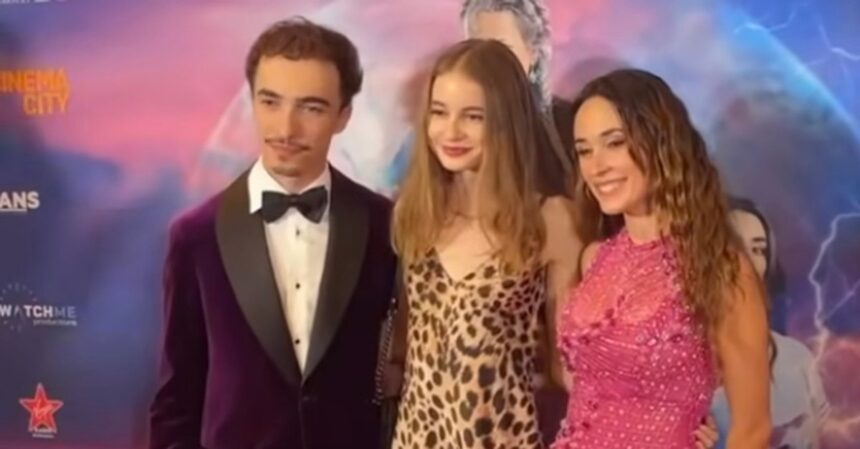 irina columbeanu si violeta marin banica aparitii surpriza alaturi de andra gogan la lansarea celui de al treilea film sirenele legenda coroanei e nebunie vara a 68776e8fdb990