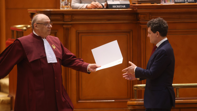 news alert nicusor dan a contestat la ccr legea privind propaganda legionara aur sos si pot sesizasera curtea pentru aceeasi lege 686fda8a47990