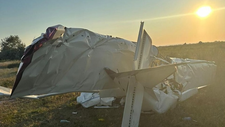 news alert un avion de mici dimensiuni s a prabusit in zona gura portitei din delta dunarii doua persoane au murit 687d35bc971c4