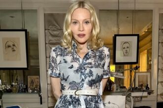 obiectul misterios pe care madonna il are in baie ce au observat fanii intr unul dintre filmuletele publicate de artista pe tiktok 687bc43ed45f8