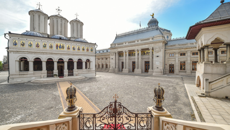 patriarhia le cere preotilor sa le permita oamenilor sa se adaposteasca de canicula in parohii si manastiri si sa ofere sprijin 686cb1c14c03a
