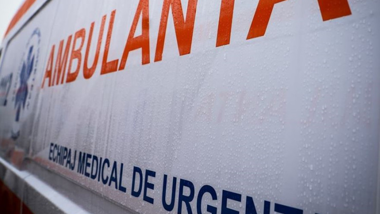 persoane intoxicate intr un parc din capitala dupa ce ar fi inhalat vapori din substante folosite la intretinerea aparatelor de joaca 6866b080d5388