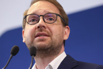 reactia lui dominic fritz dupa ce emil boc i a numit pe consilierii usr papagali si populisti 68723a8a3b958