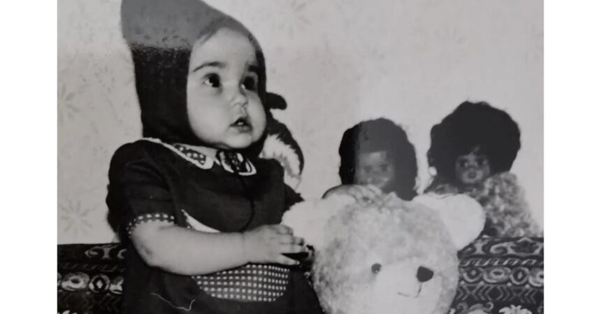 recunosti fetita din imagine a crescut fara mama dar a devenit una dintre cele mai indragite prezentatoare de televiziune 686a4966e298a