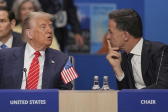 trump anunta ca a ajuns la o intelegere cu nato pentru a trimite arme americane in ucraina ce spune despre putin 68709de352494