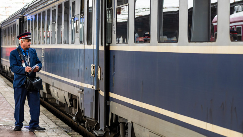 un tren care se indrepta spre litoral a pierdut doua vagoane pe traseu garnitura a avut 4 ore intarziere 688b165ce7914