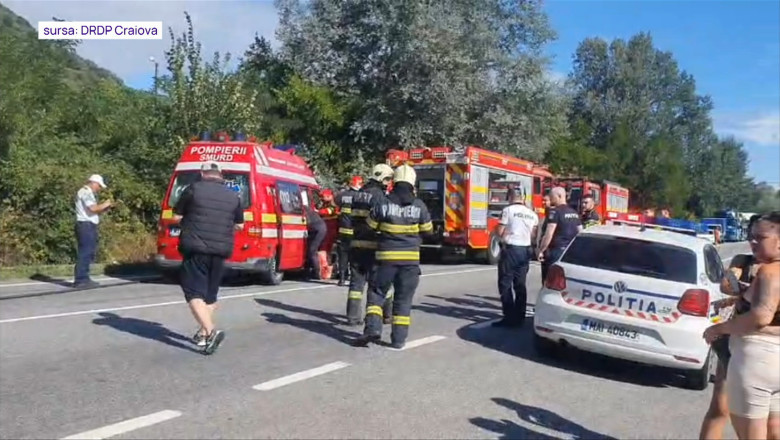 video accident grav intre un microbuz si un tir in caras severin a fost activat planul rosu de interventie 68873ad331833