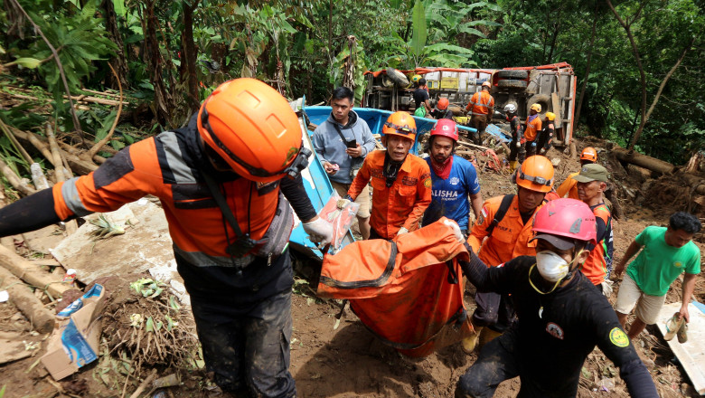 video alunecarile de teren fac ravagii in indonezia trei morti si opt raniti in provincia java de vest 686aa2b464358