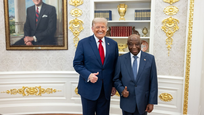 video moment jenant pentru trump l a felicitat pe presedintele liberiei pentru nivelul englezei sale desi este limba oficiala a tarii 686f5d2f959d5