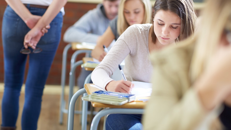 video profesoara acuzata ca foloseste dispozitive de bruiaj la examene pentru ca studentii sa nu copieze cum s a descoperit totul 68787d5165afc