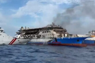 video un feribot a luat foc pe mare in indonezia 568 de persoane au supravietuit trei au murit 687dcc9c02ee8