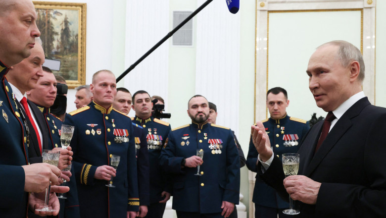 vladimir putin acorda titlul de erou al rusiei unuimacelar care si a condus trupele intr un masacru controversatul general ahmedov 68714b293f638