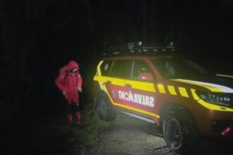 alerta in muntii rodnei 11 turisti dintre care sapte copii s au ratacit pe traseu salvamontistii intervin in conditii dificile 68a0f582346a4
