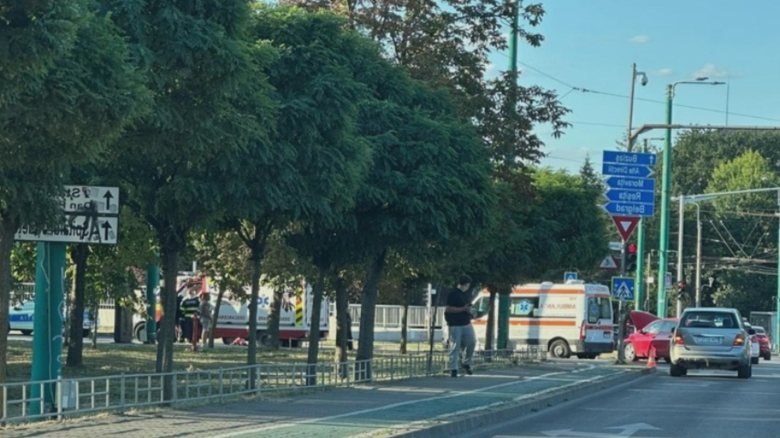 ambulanta implicata intr un accident la timisoara doua femei si un bebelus de o luna au ajuns la spital 68acb6182150c