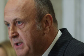 dan sucu actionarul majoritar fc rapid cere demisia presedintelui lpf platit regeste se deplaseaza la palat pentru a pupa inelul 689a377a2eb5b