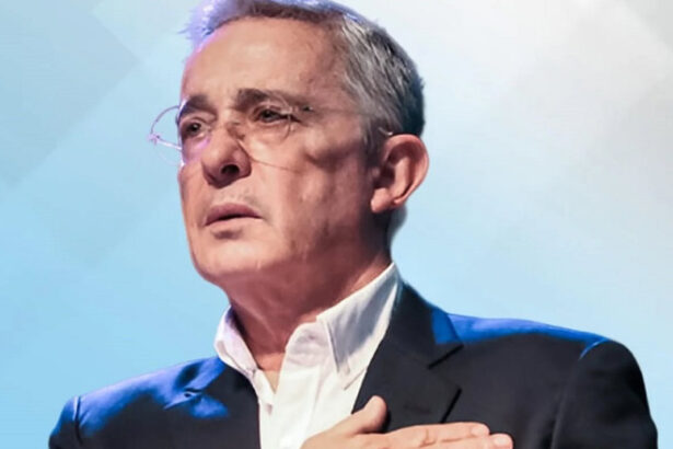 fostul presedinte al columbiei alvaro uribe condamnat la 12 ani de arest la domiciliu 688da80c1bde9