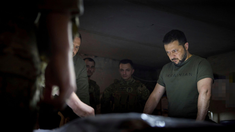 foto zelenski vizita intr o tabara militara din harkov ce spune despre mercenarii chinezi si pakistanezi care lupta de partea rusiei 6891168ada39c