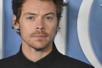 harry styles surprins alaturi de o actrita celebra se sarutau ca doi adolescenti un nou cuplu la hollywood 68adf044afc13