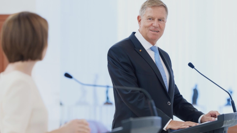 klaus iohannis banuit ca si a facut o operatie estetica ce spun specialistii si cum au reactionat romanii 68af176f82520