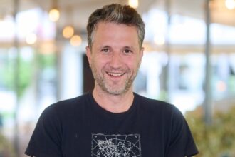 orasul din romania pe care andi moisescu il poarta in suflet e slabiciunea mea ce amintiri il leaga de acest loc special 689ed1b528de6