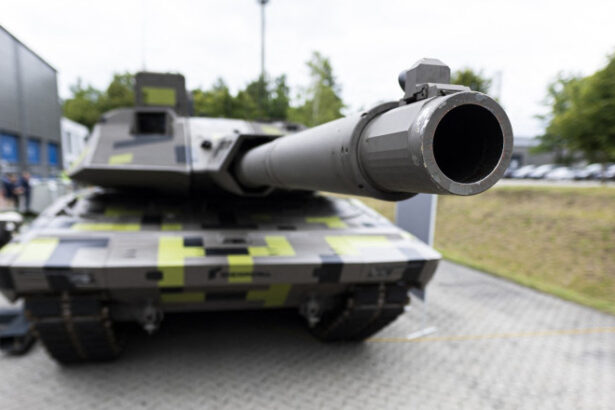 seful celui mai mare producator german de arme spune ca preturile tancurilor si armamentului vor scadea in timp ce europa se inarmeaza 689c17e19f449