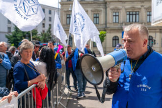 sindicatele pregatesc proteste impotriva masurilor fiscale si strang semnaturi pentru greva generala 6891f9ed511d6