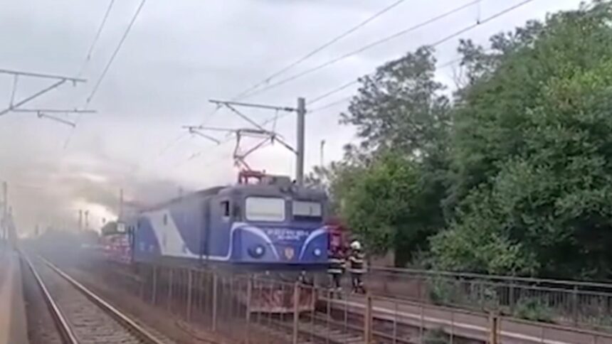 tren in flacari la numai 5 minute dupa plecarea din gara constanta pasagerii au fost dati jos si au asteptat pe sine 68b48a2742477
