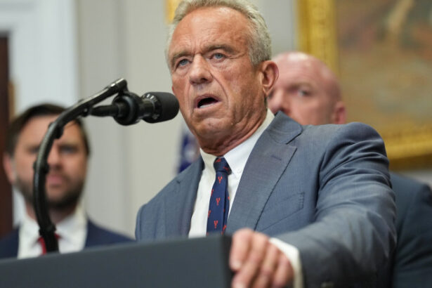 un grup de profesionisti din domeniul sanatatii solicita demiterea lui rfk jr distrage atentia publicului 689c7ab84b92c