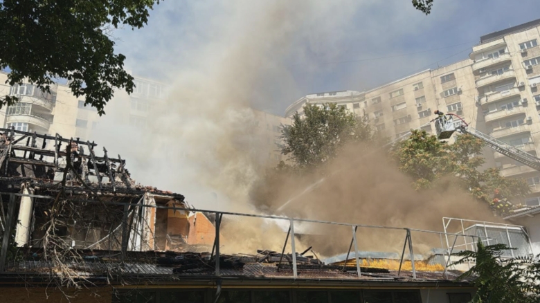 un nou incendiu la fostul restaurant marul de aur din piata victoriei a fost emisa o avertizare ro alert foto video 68b03b8d991cd