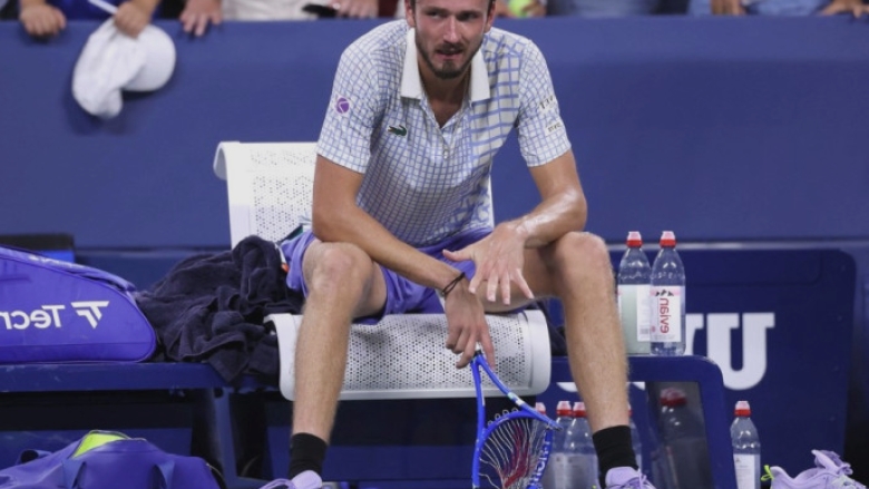 video rusul daniil medvedev amendat cu 42 500 de dolari dupa ce a facut o criza de nervi la us open 68b0b1bc10e9f