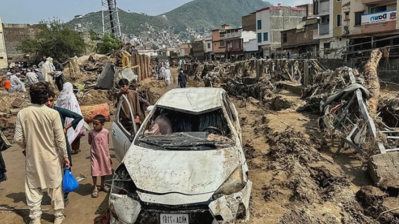 videofoto inundatii devastatoare in pakistan cel putin 321 de persoane au murit in ultimele 48 de ore a fost declarata stare de dezastru 68a0684f62a92