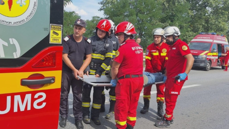 accident grav in simeria patru masini au fost implicate trei persoane sunt ranite video 68bb22ad1b034