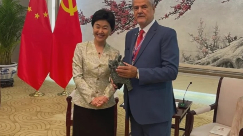adrian nastase singurul roman invitat oficial de presedintele chinei la marea parada de la beijing 68b6f9c419481