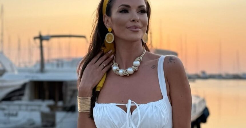 andreea bododel fosta sotie a lui tibi balan aparitie spectaculoasa la 35 de ani cum arata in costum de baie 68c2dc4958d50