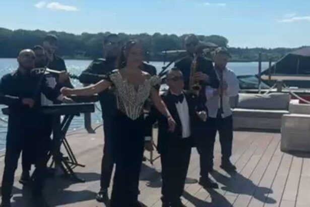 colaborarea momentului adrian minune si vladuta lupau au filmat azi un videoclip impreuna sunt onorat sa fac aceasta minunata piesa 68cd6f4cd739e