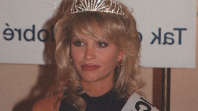 fosta miss cehia a sarit de la fereastra unui hotel in timp ce fiica ei de doar opt ani era cu ea in camera 68b6e2103dfb6