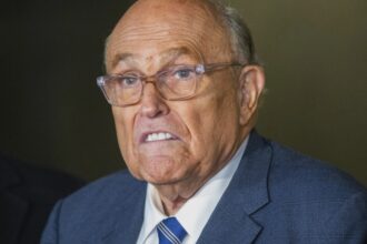 fostul primar al orasului new york rudy giuliani de urgenta la spital dupa ce a fost implicat intr un accident rutier 68b580c578571