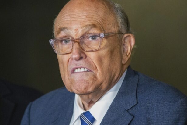 fostul primar al orasului new york rudy giuliani de urgenta la spital dupa ce a fost implicat intr un accident rutier 68b580c578571