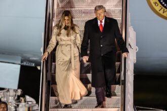 melania trump a atras toate privirile in marea britanie cu tinuta sa cat costa paltonul purtat de prima doamna 68caaebda7fc9