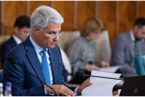 ministrul paslaru se tine de politia modei dar are zero realizari in absorbtia fondurilor europene 68bfeb772823d 2