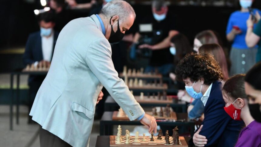 nicusor dan pus la punct de marele campion garry kasparov a ti arata frica fata de un dictator nu face decat sa garanteze rezultatul de care te temi 68caa148b10a7