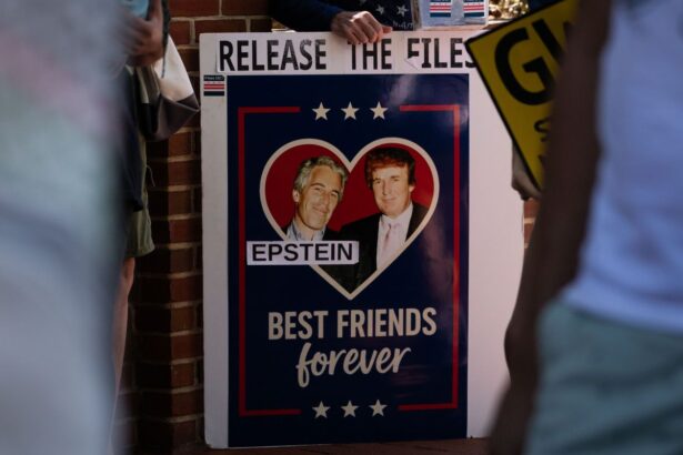 presupusa felicitare a lui donald trump catre jeffrey epstein arata ce relatie bizara aveau cei doi fiecare zi sa ti fie un secret minunat 68c2983cb4a9b