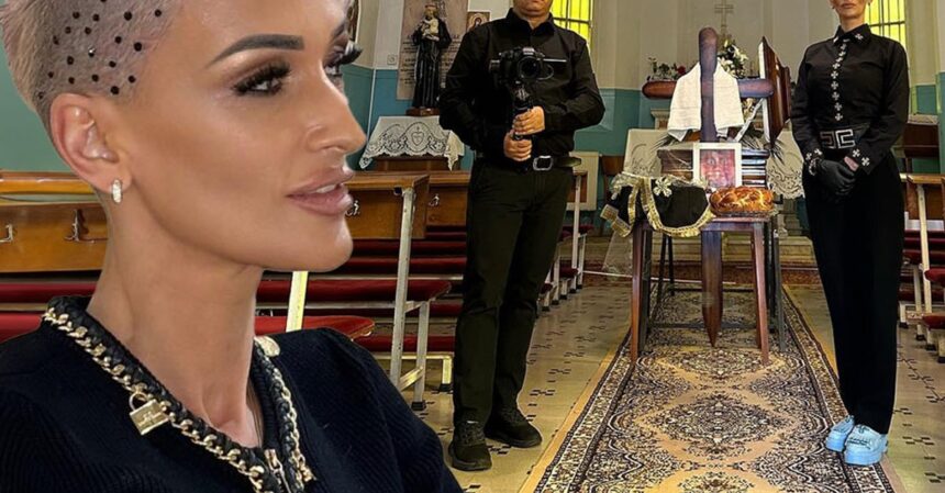 reactia reginei intunericului gabriela lucutar dupa ce s a dat interzis la coroanele de flori in cimitirele din arad mai bine daruim banii familiei indol 68cff0c6cb036