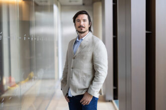 robinhood embraces copy trading after warning competitors about regulatory risks 68c0fbe4d0275